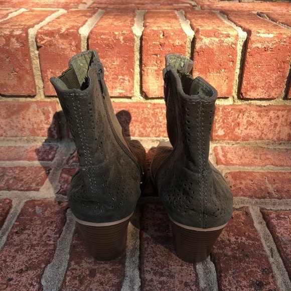 RUE 21 Peep Toe Booties Size 7/8 Olive Suede Laser Cut - Picture 4 of 12